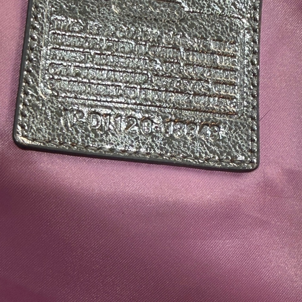 Coach Poppy Limited Edition ‘Heart bag’ 2- hang tags - Picture 9 of 17